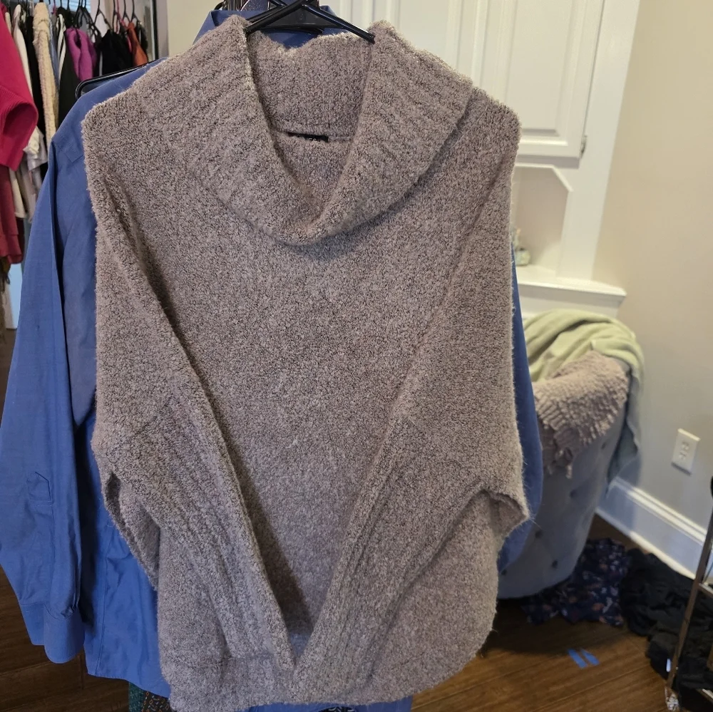 Cozy Jones New York Gray/Cream Women's Sweater